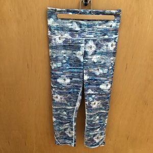 Lululemon True Self Crop *like NEW*!